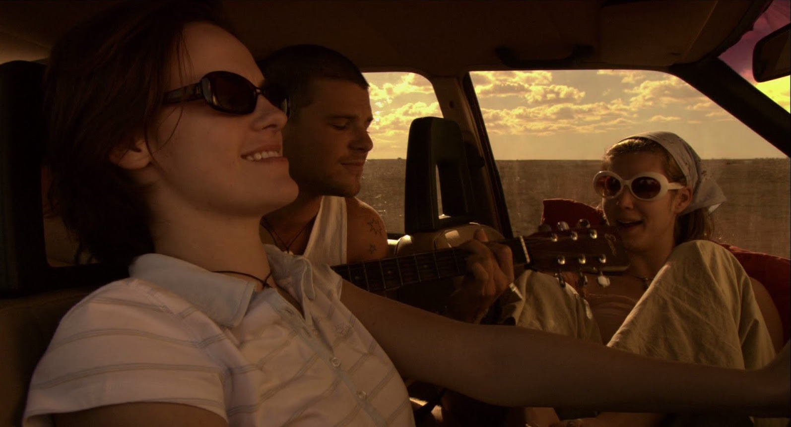 Backpackers on a trip through the Outback - Cassandra Magrath, Nathan Phillips, Kestie Morassi in Wolf Creek (2005)