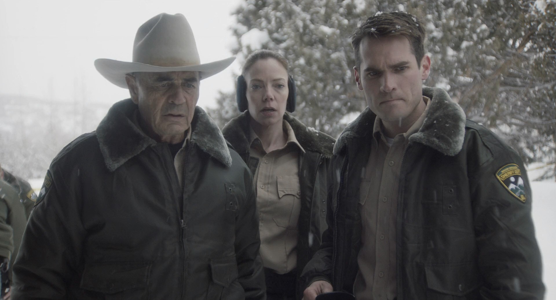 Robert Forster, Riki Lindhome and Jim Cummings in The Wolf of Snow Hollow (2020) 1