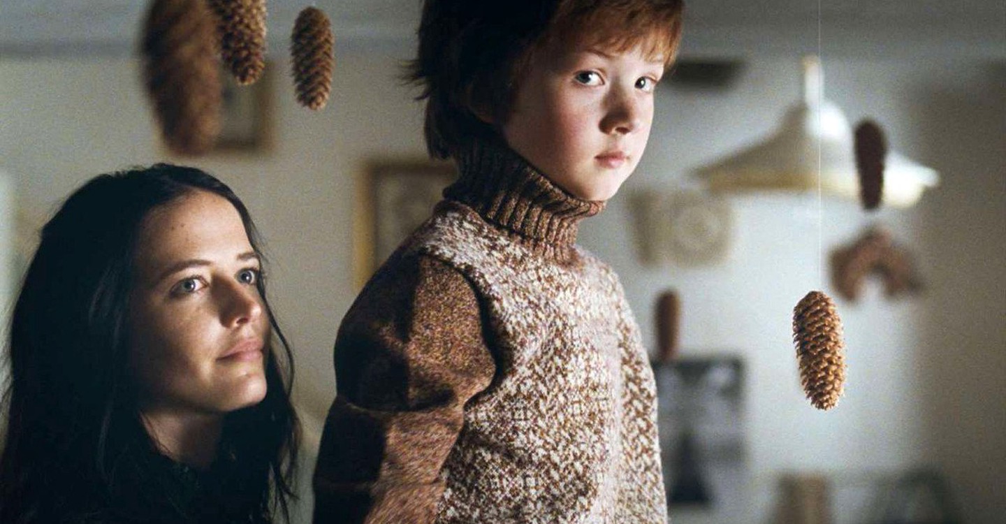 Rebecca (Eva Green) with the young Thomas (Jesse Hoffmann) in Womb (2010)