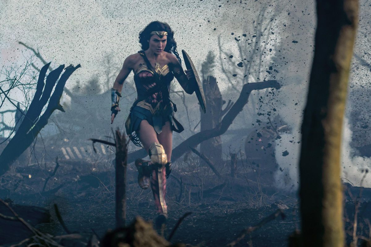 Wonder Woman (Gal Gadot) on the WWI battlefield in Wonder Woman (2017)