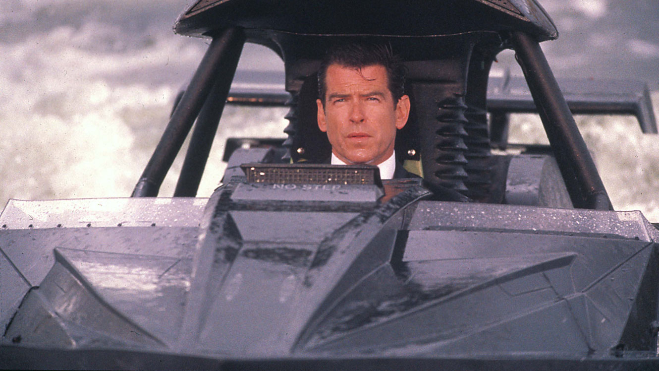 James Bond (Pierce Brosnan) back in action in a boat chase on The Thames in The World is Not Enough (1999)