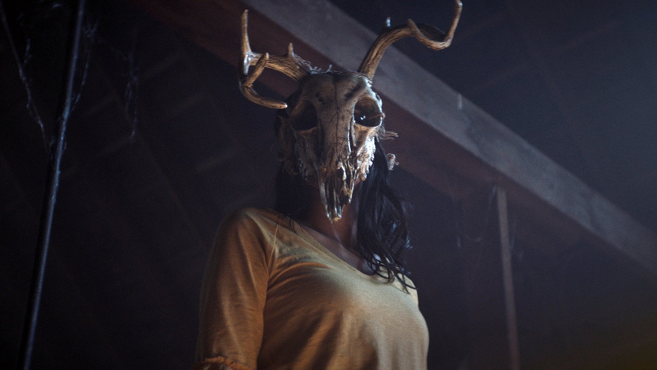 Azie Tesfai as the witch in The Wretched (2019)