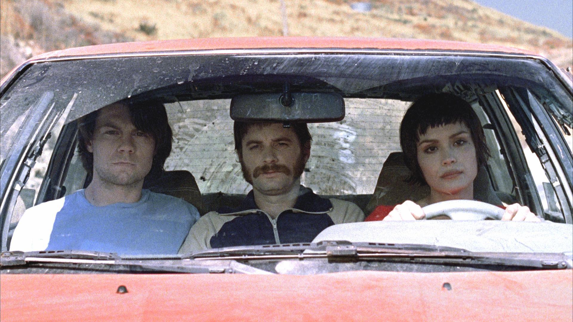 On a road trip through the afterlife - (l to r) Patrick Fugit, Shea Whigham, Shannyn Sossamon in Wristcutters: A Love Story (2006)