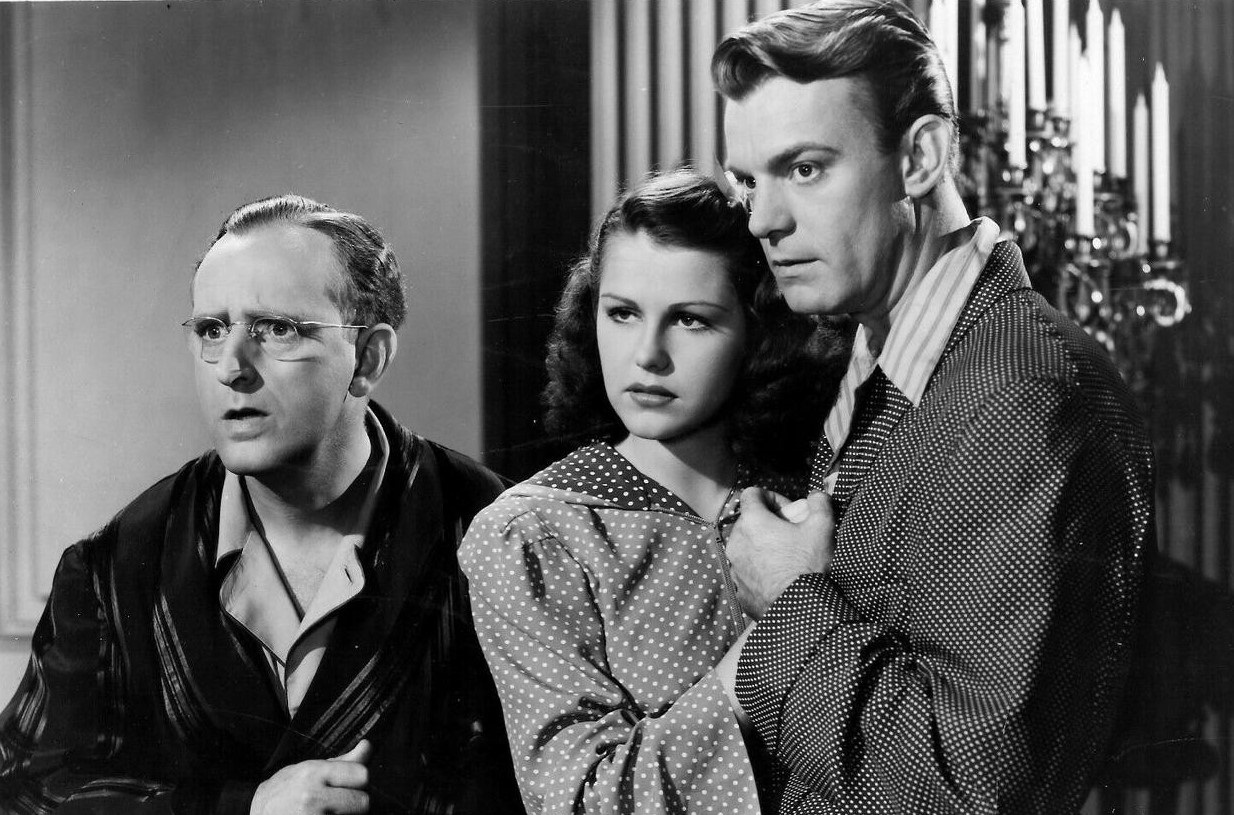 Kay Kyser, Helen Parrish and Dennis O'Keefe in You'll Find Out (1940)