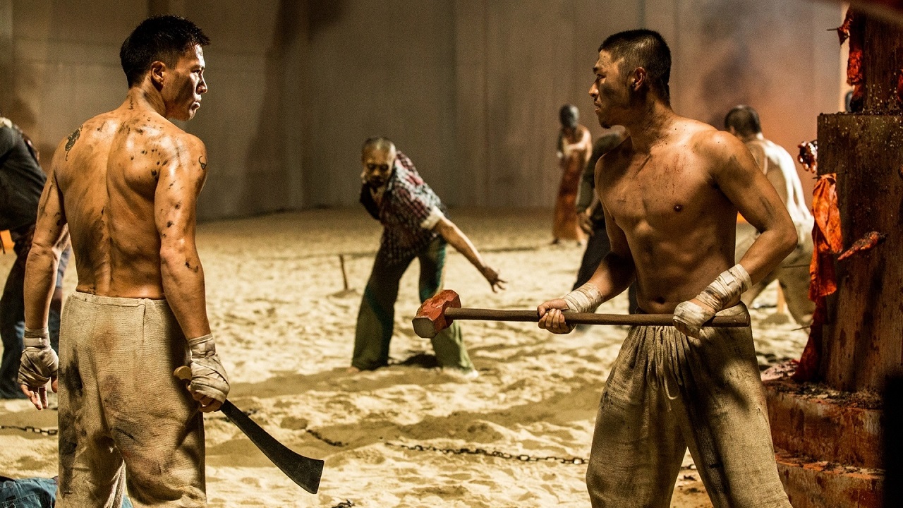 Humans forced to fight zombies in the arena in Zombie Fight Club (2014)