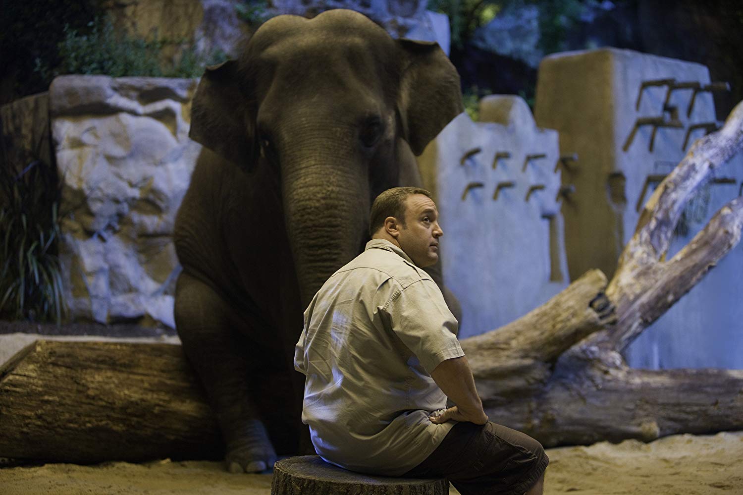 Kevin James seeks romantic advice from Barry the Elephant in Zookeeper (2011)