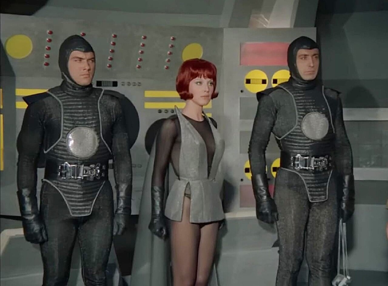 Leonora Ruffo in 2 + 5 Mission Hydra (1966)