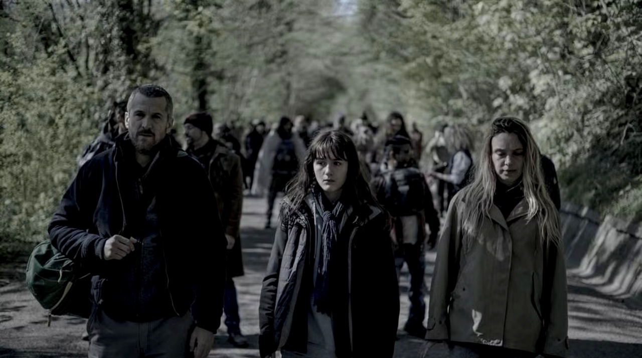 Guillaume Canet, Patience Munchenbach, Laetitia Dosch in Acid (2023)