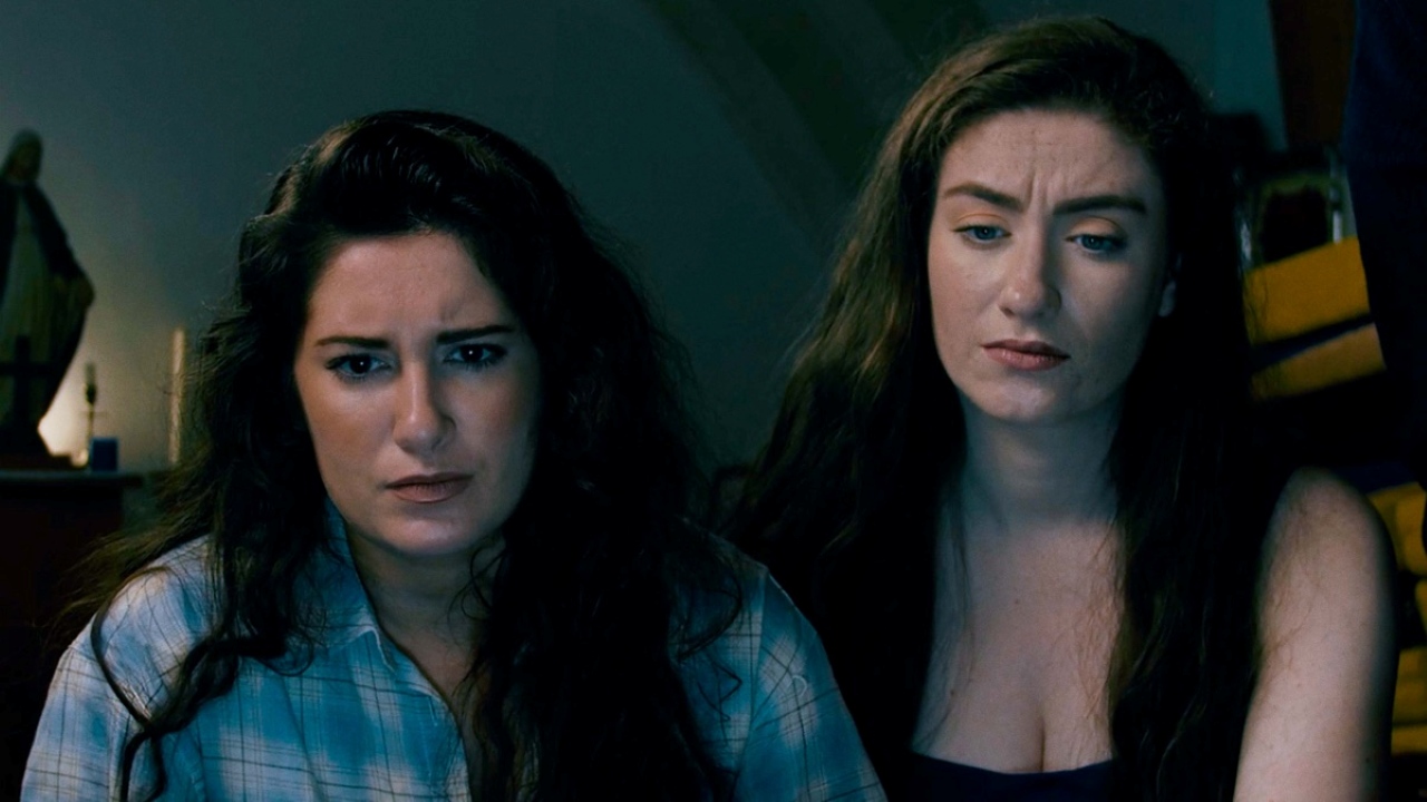 Sarah T. Cohen and Amber Doig-Thorne in Alien Invasion (2023)