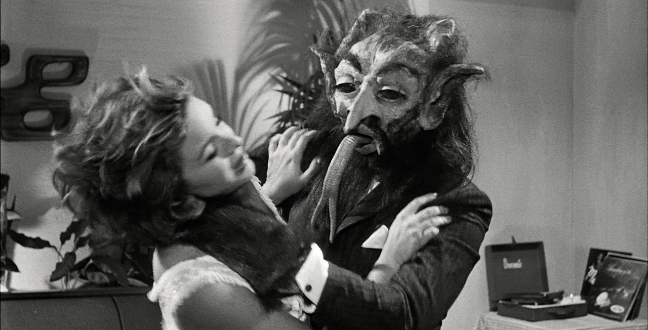 Baron Vitelius Destera attacks a victim in The Brainiac (1962)