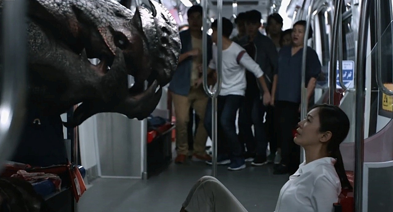 Jessica Liu and the monster in the subway in Circle Line (2023)
