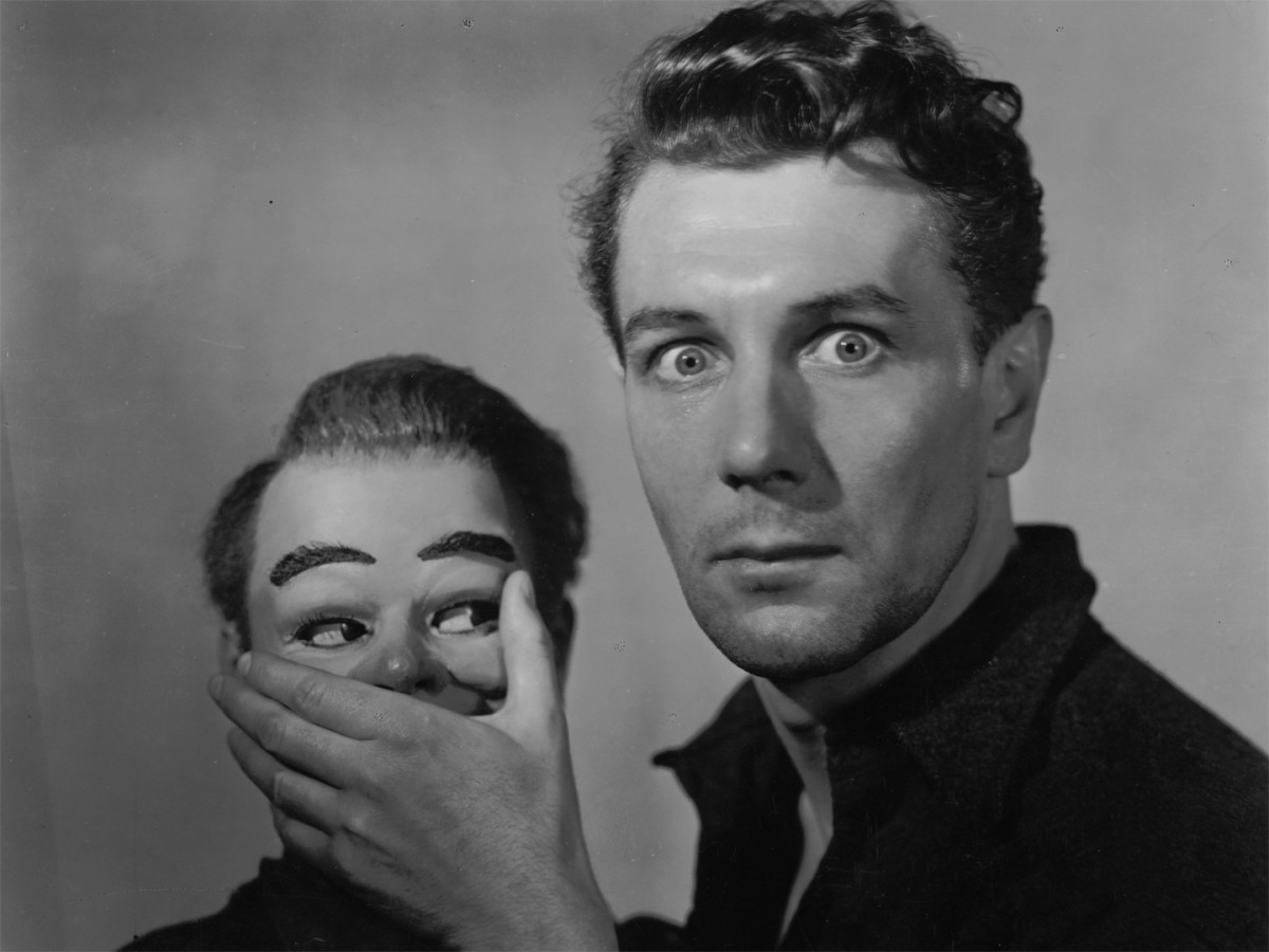 Maxwell Frere (Michael Redgrave) and his dummy Hugo Fritch in The Ventriloquist’s Dummy episode in Dead of Night (1945)