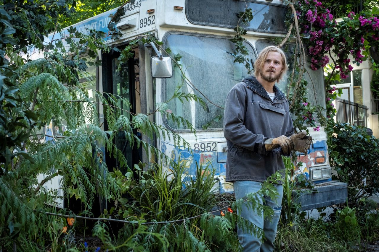 Alexander Ludwig as Isherwood 'Ish' Williams in Earth Abides (2024)