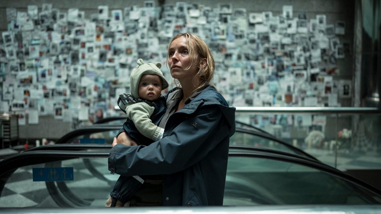 Jodie Comer as Woman with her baby in The End We Start From (2023)