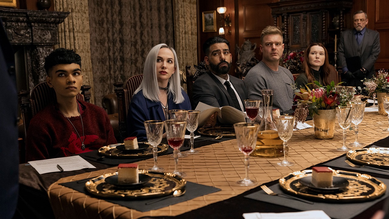 Perry/Prospero (Sauriyan Sapkota), Camille L’Espanye (Katie Siegel), Leo (Rahul Kohli), William ‘Bill-T’ Wilson (Matt Biedel), Tamerlane (Samantha Sloyan) and Arthur Gordon Pym (Mark Hamill) in The Fall of the House of Usher (2023)