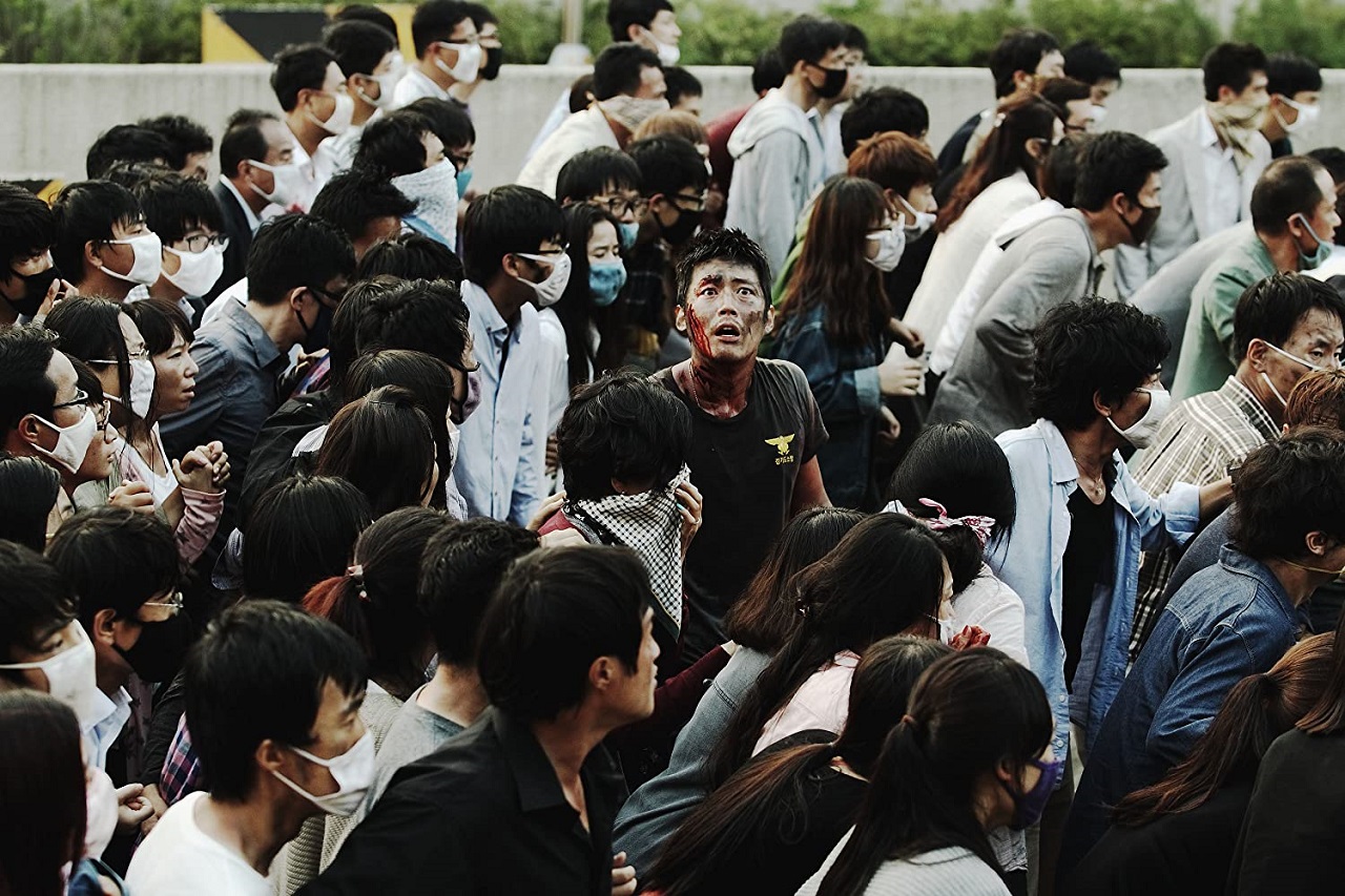 Hyuk Jang in the midst of a pandemic in Flu (2013)