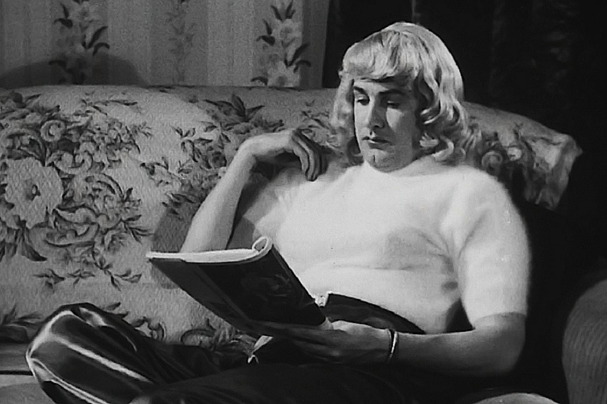 A crossdressed Daniel Davis/Edward D. Wood Jr as Glenda in Glen or Glenda (1952)