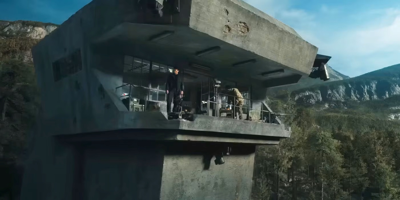 Miles Teller and Sope Dirisu on the guard tower in The Gorge (2024)