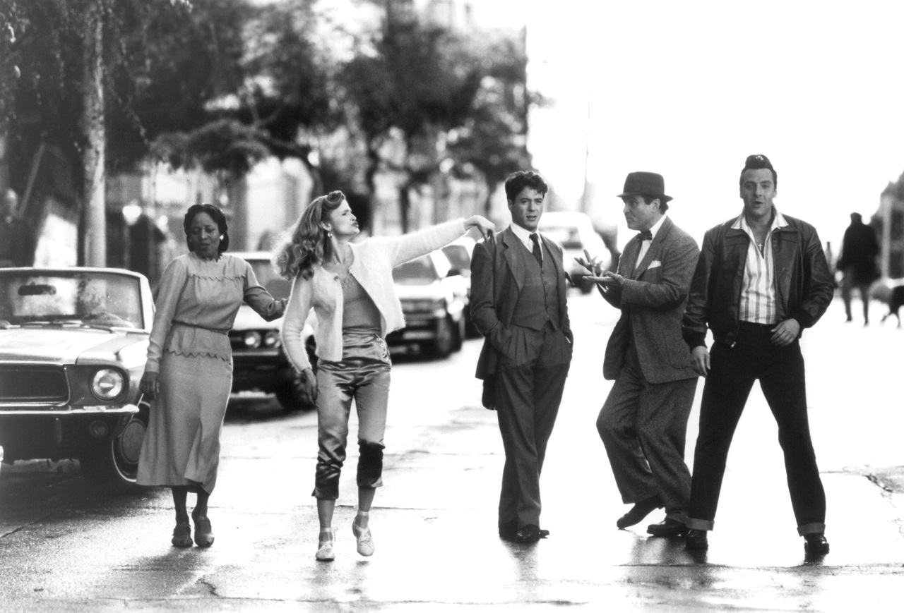 Alfre Woodard, Kyra Sedgwick, Robert Downey Jr, Charles Grodin and Tom Siizemore in Heart and Souls (1993)