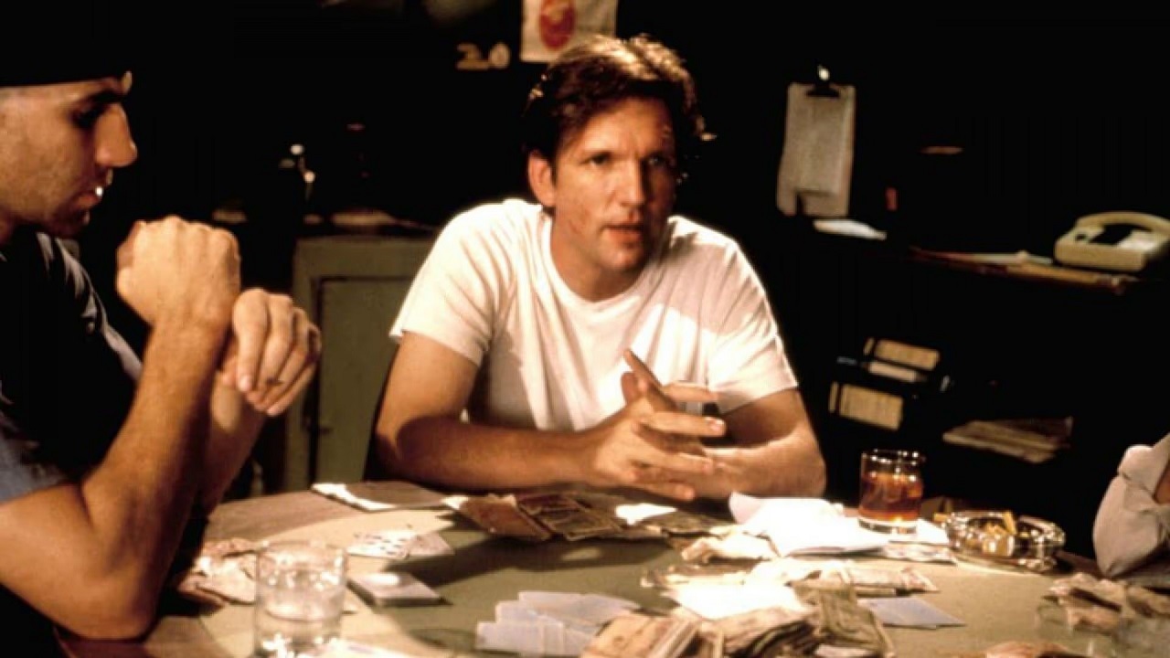 Martin Donovan in the midst of a gambling game in Heaven (1998)