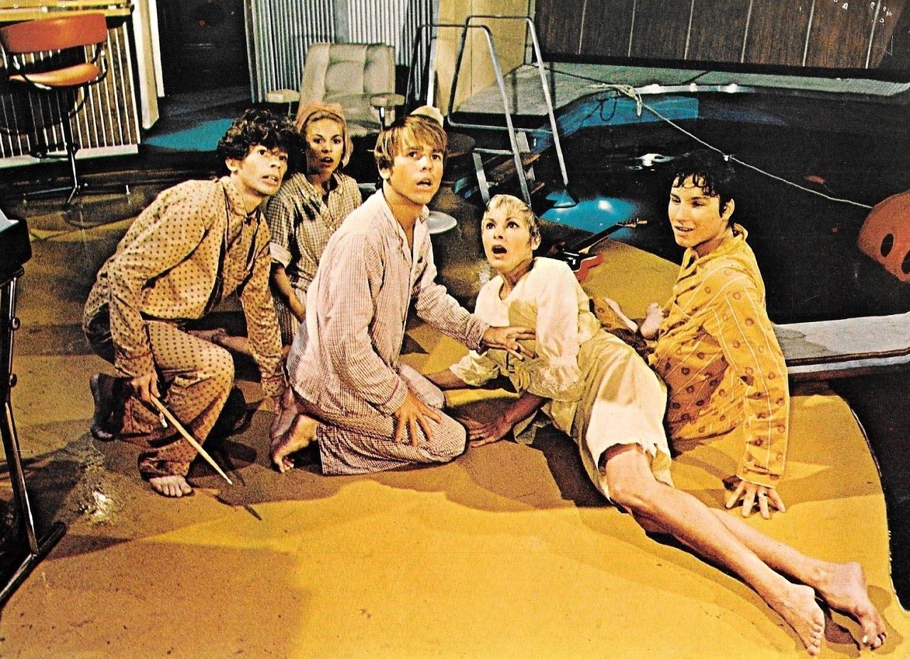 The teenagers. With Janet Leigh and Richard Dreyfuss in Hello Down There (1969)