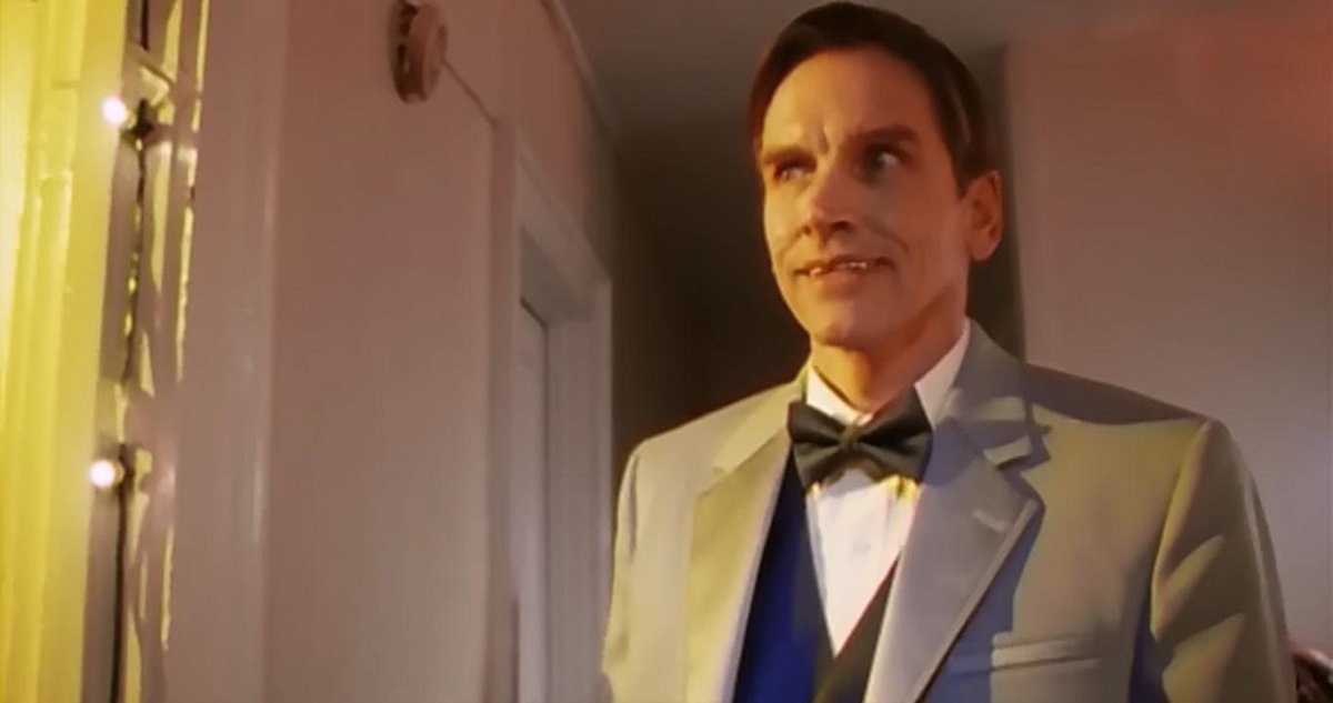 Bill Moseley as Mr. Suitcase in Home Sick (2007)