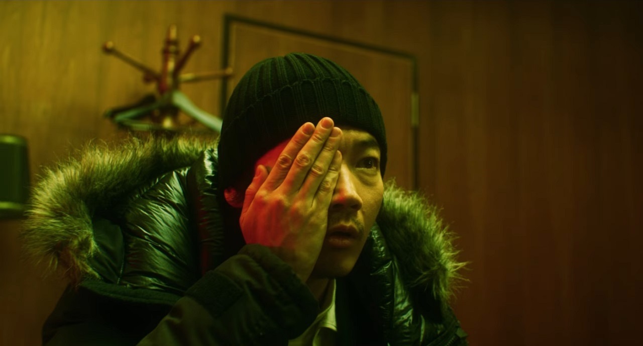 Susumu Nokoshi (Go Ayano) develops the ability to see out of his left eye in Homunculus (2021)