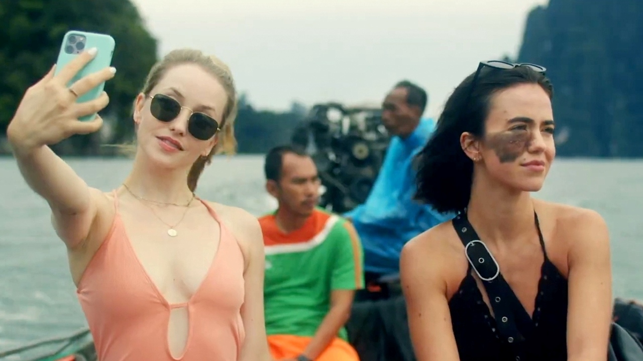 Emily Tennant and Cassandra Naud in Influencer (2022)