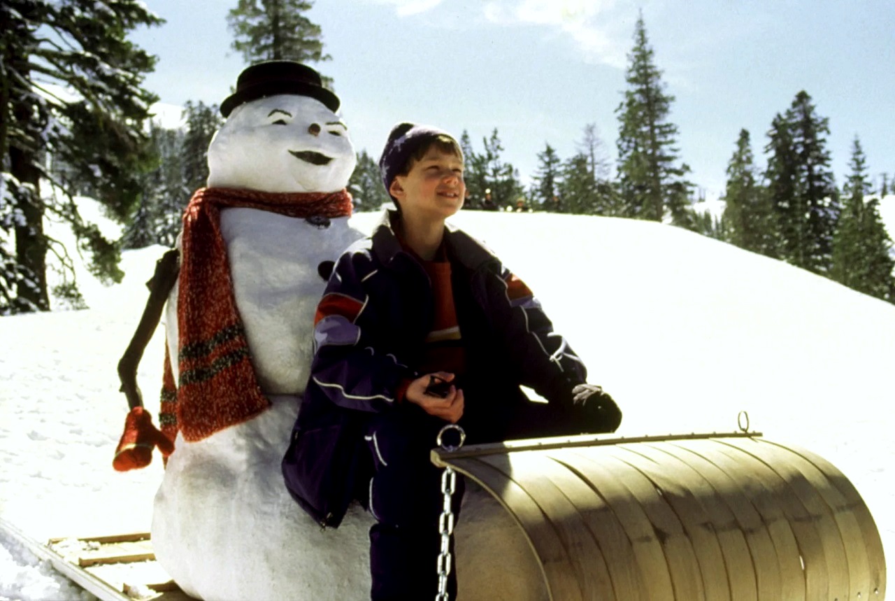 The snowman (Michael Keaton) and Joseph Cross in Jack Frost (1998)