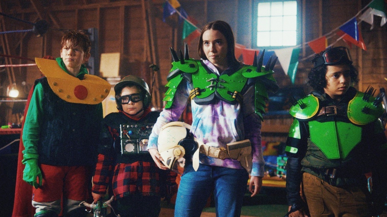 Ben Tector, Asher Grayson Percival, Phoebe Rex, Dominic Mariche in Kids vs Aliens (2022)