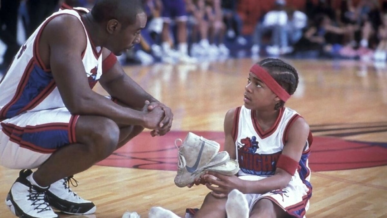 Morris Chestnut and Lil Bow Wow on the basketball court in Like Mike (2002)