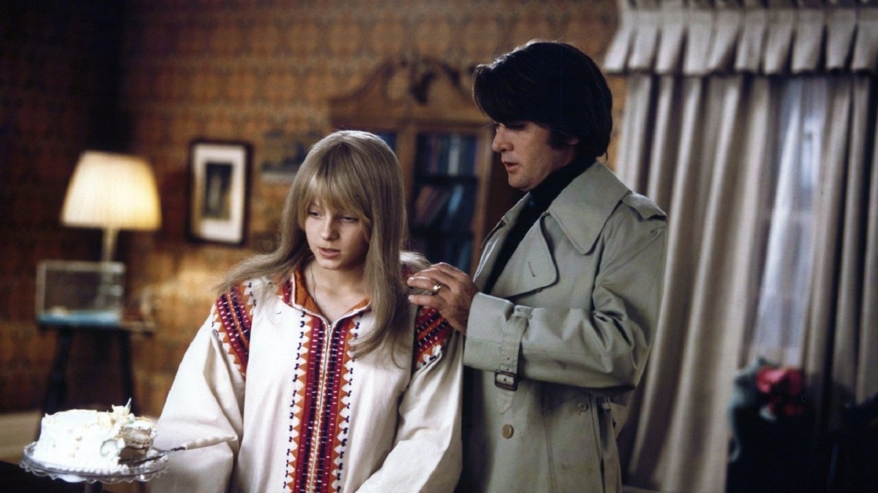 A young Jodie Foster and Martin Sheen in The Little Girl Who Lives Down the Lane (1977)