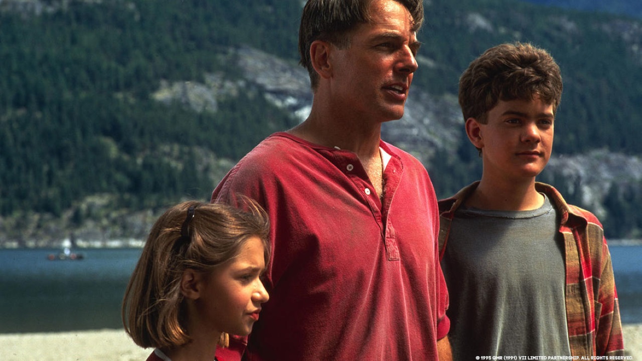 Mark Harmon, Sarah Wayne and Joshua Jackson in Magic in the Water (1995)