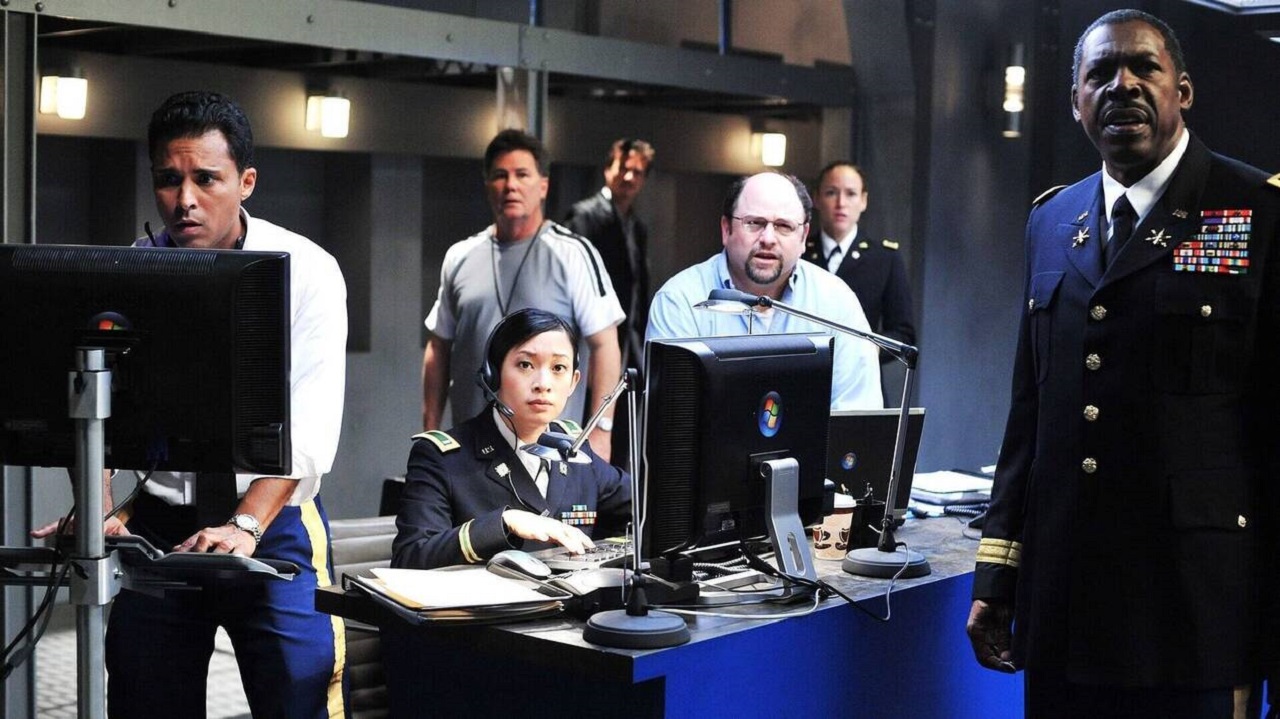 Camille Chen, Jason Alexander and Ernie Hudson in Meteor (2009)