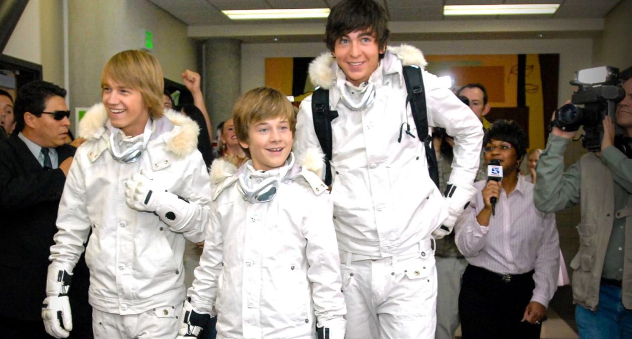 Luke Benward. Nicholas Braun and Jason Dolley in Minutemen (2008)