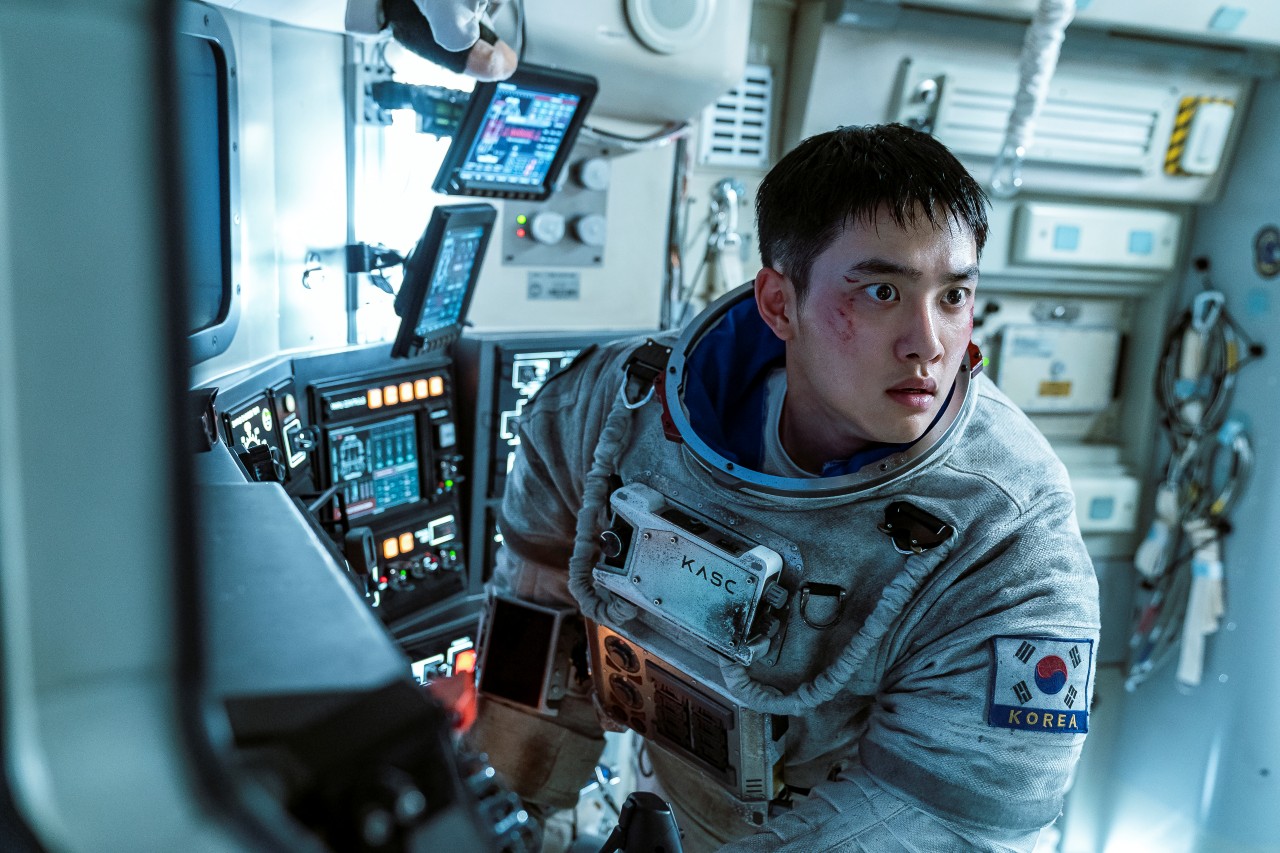 Astronaut Do Kyung-soo stranded on The Moon in The Moon (2023)