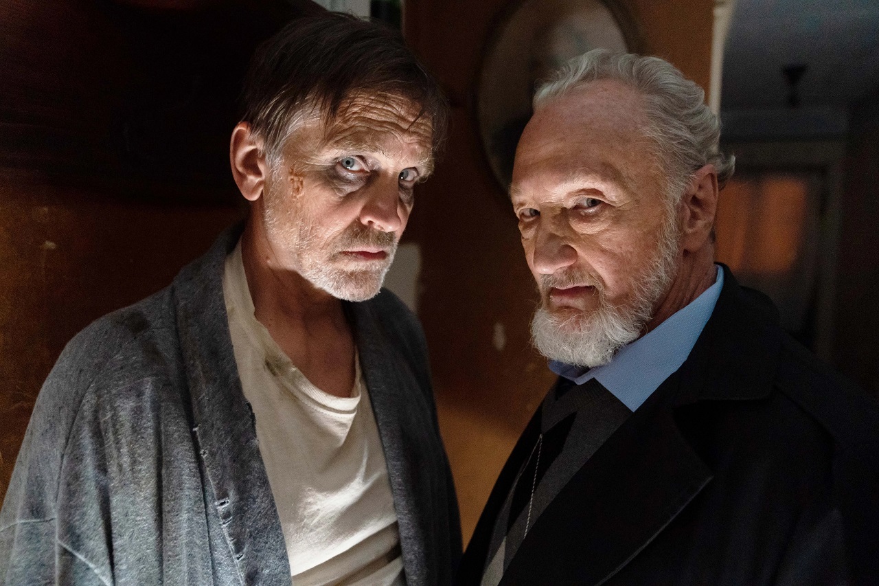 Bill Moseley and Robert Englund in Natty Knocks (2023)