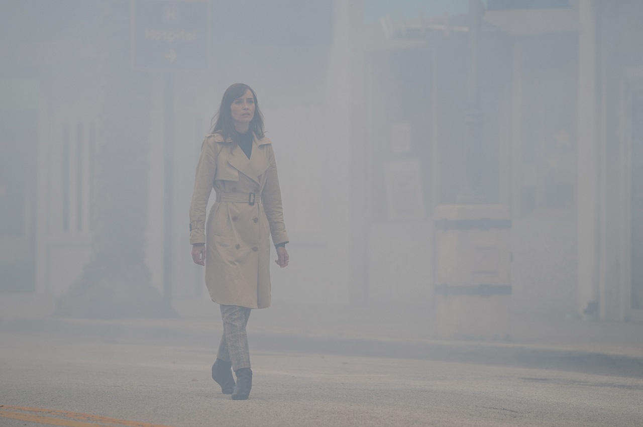 Jocelin Donahue in an eerily haunted town in Off Season (2021)