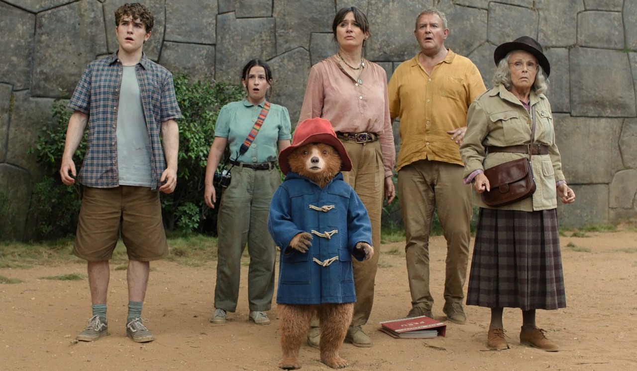 Paddington and the Browns (Samuel Joslin, Madeleine Harris, Emily Mortimer, Hugh Bonneville and Julie Walters) in Paddington in Peru (2024)