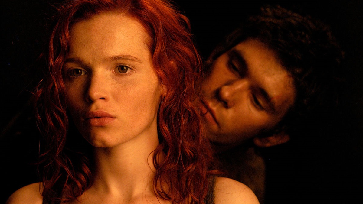 The Plum Girl (Karoline Herfurth) and Jean-Baptiste Grenouille (Ben Whishaw) in Perfume: The Story of a Murderer (2006)