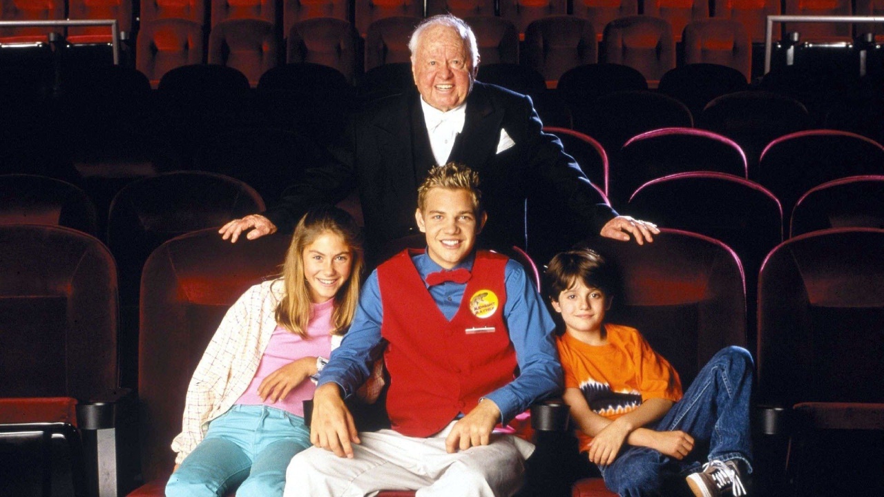 Caitlin Wachs, Taylor Handley, Jacob Smith and Mickey Rooney in The Phantom of the Megaplex (2000)
