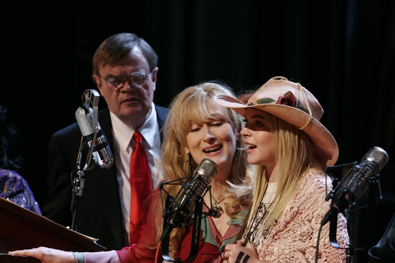 Garrison Keillor, Meryl Streep and Lindsay Lohan perform on air in A Prairie Home Companion (2006)