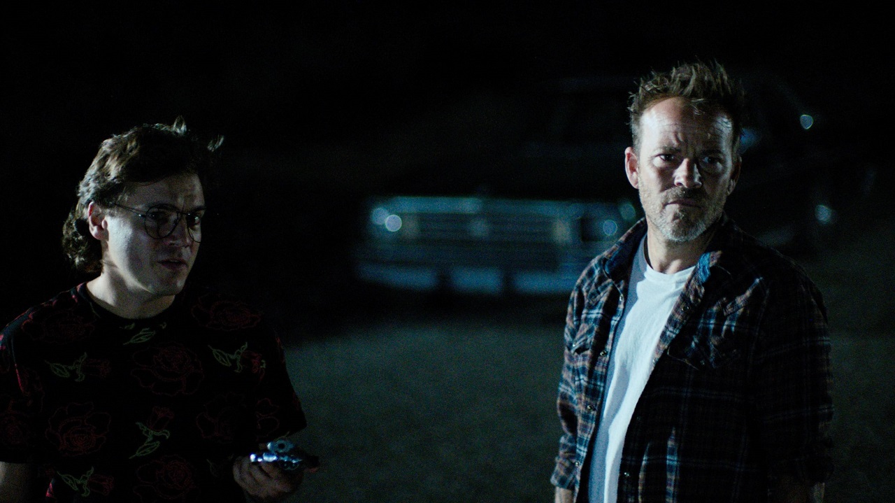 Criminals on the run Emile Hirsch and Stephen Dorff in The Price We Pay (2022)