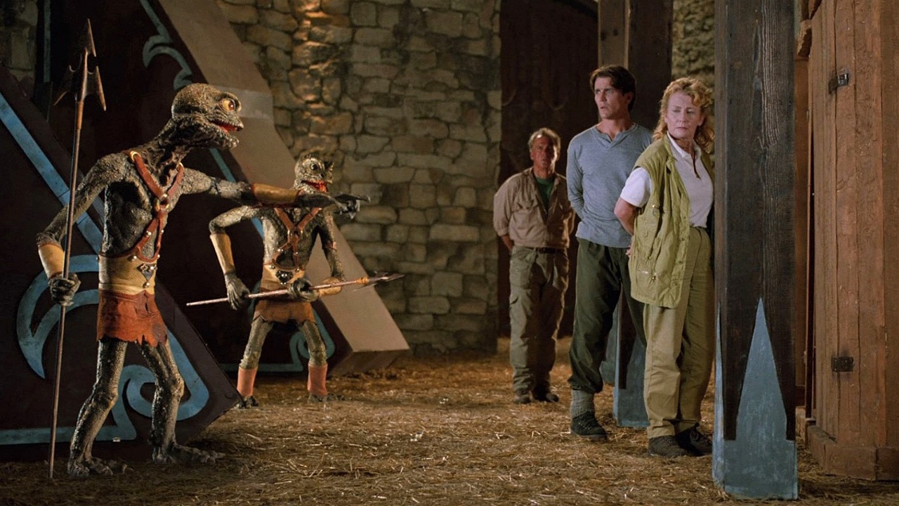Juliet Mills, Richard Joseph Paul and Leon Russom menaced by alien lizard people in The Primevals (2023)