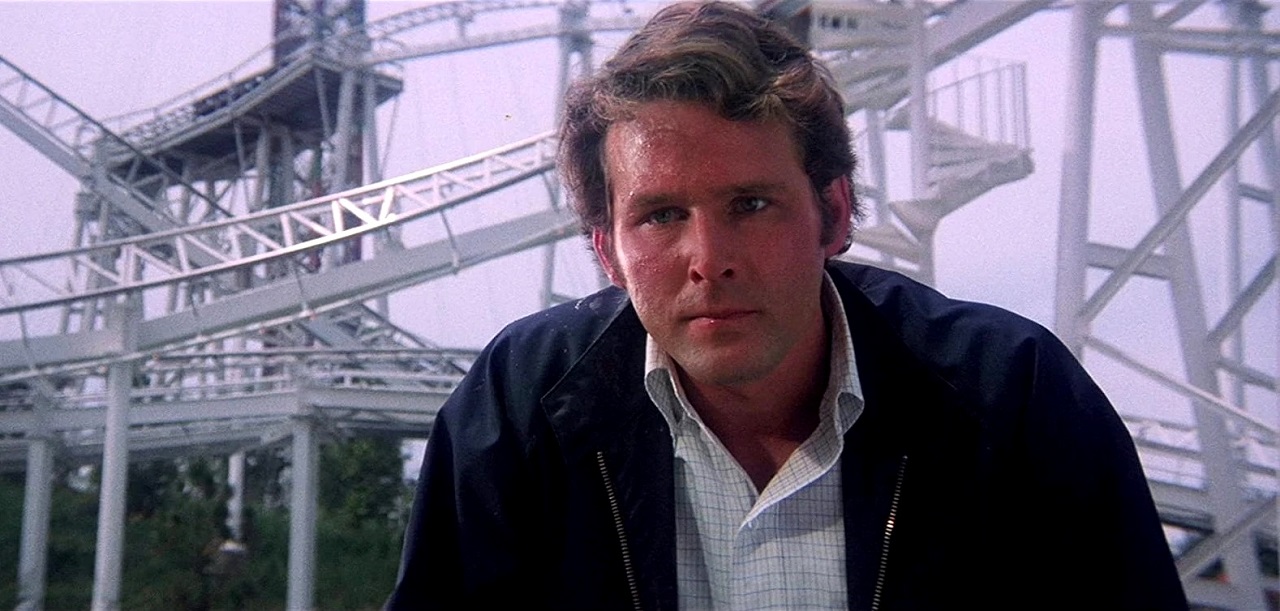 Mad bomber Timothy Bottoms in Rollercoaster (1977)