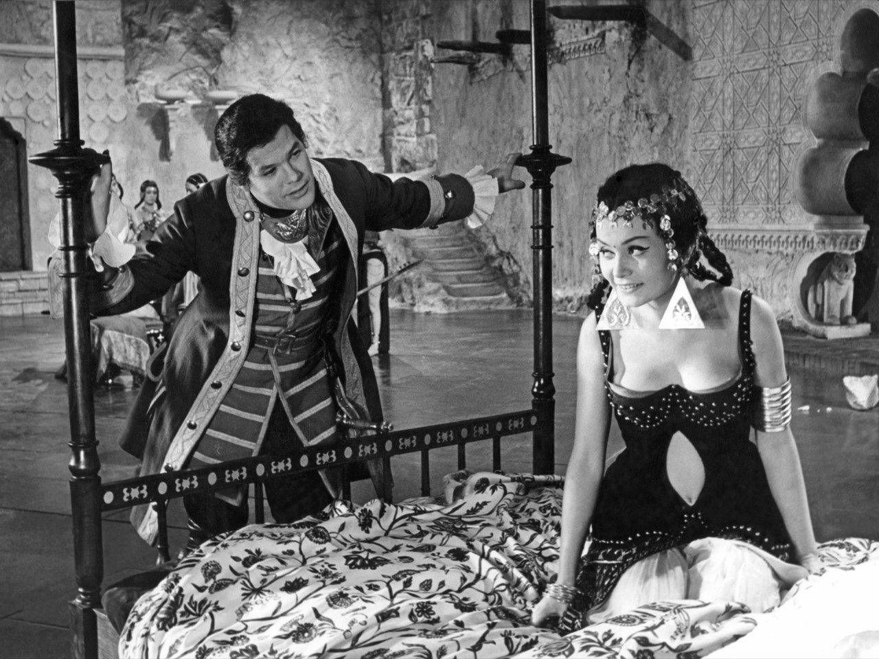 Captain Alfons van Worden (Zbigniew Cybulski) and Princess Zibelda (Joanna Jedryka) in The Saragossa Manuscript (1965)