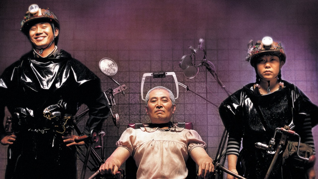 Shin Ha-kyun, Baek Yoon-sik and Hwang Jeong-min in Save the Green Planet (2003)