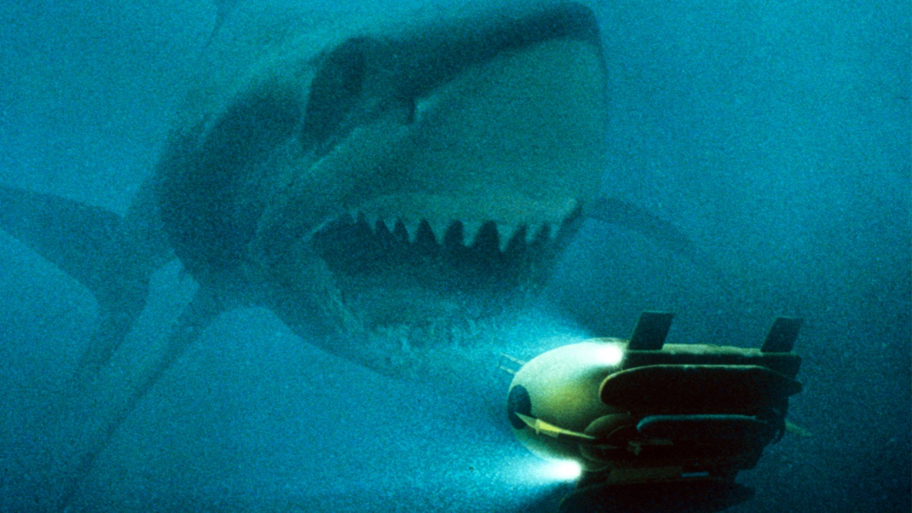 Submersible vs giant shark in Shark Attack 3: Megalodon (2003)