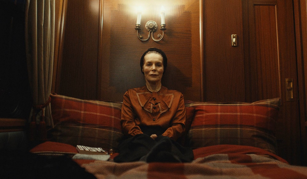 Alice Krige as aging actress Veronica Ghent in She Will (2021)