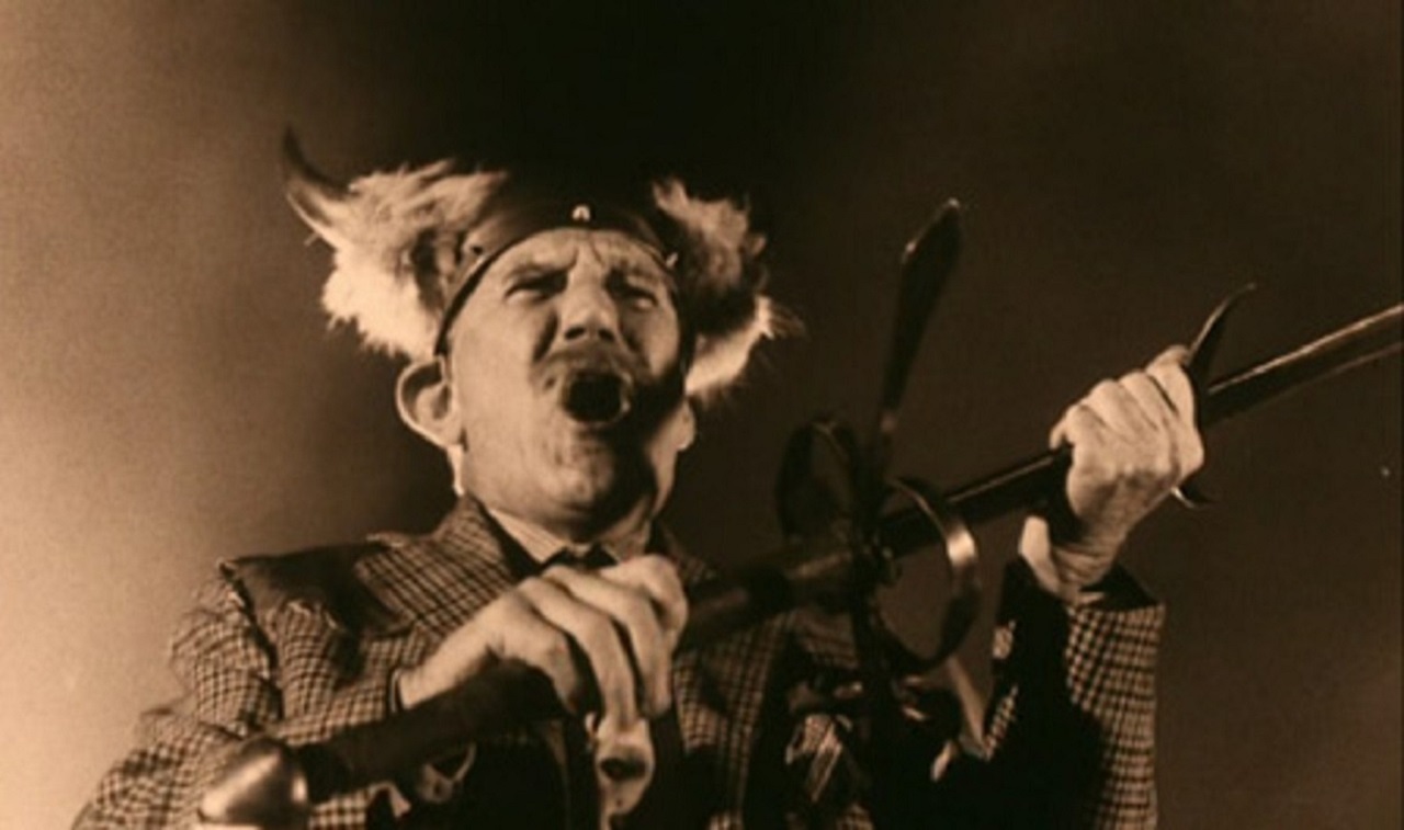 Trevor Howard in Sir Henry at Rawlinson End (1980)